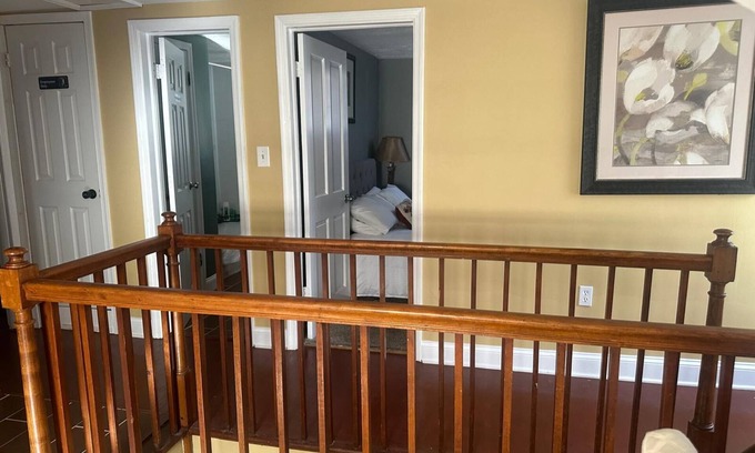 Seat Pleasant Cama Y Desayuno | Charming 2-bedroom in serene Capitol Heights near Washington DC