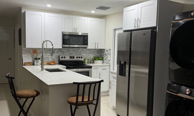 Lauderhill Casa | Charming 2-bedroom house in cool Fort Lauderdale with WiFi, AC