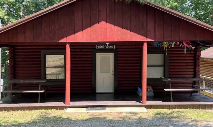 Russell Springs Cabina | Charming 2-bedroom well equipped cabin at Lake Cumberland Marina,RussellSprings