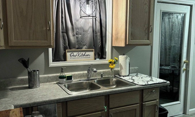 University City Casa | Charming 2-bedroom house with AC, WiFi in fantastic University City