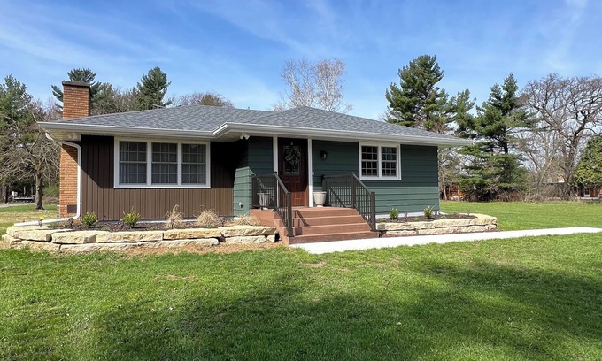 Wisconsin Dells Cabaña | Charming 2 bedroom 1 bath cottage in Wisconsin Dells