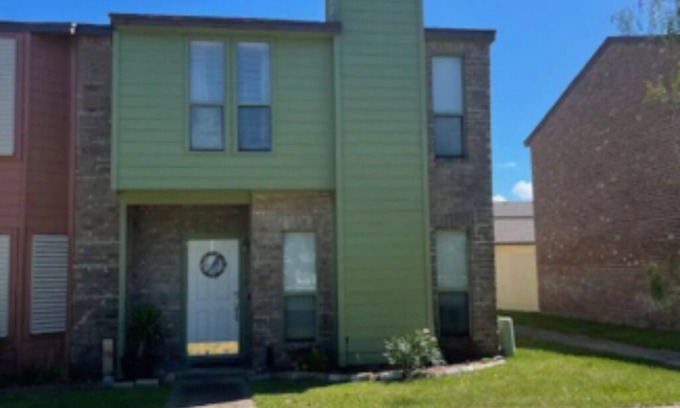 Flour Bluff Casa | Charming 2-bedroom townhome with office space & WiFi in welcoming Corpus Christi