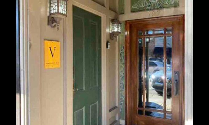 West Jefferson Apartamento | Charming 2-bedroom apartment in wonderful downtown West Jefferson with WiFi, AC