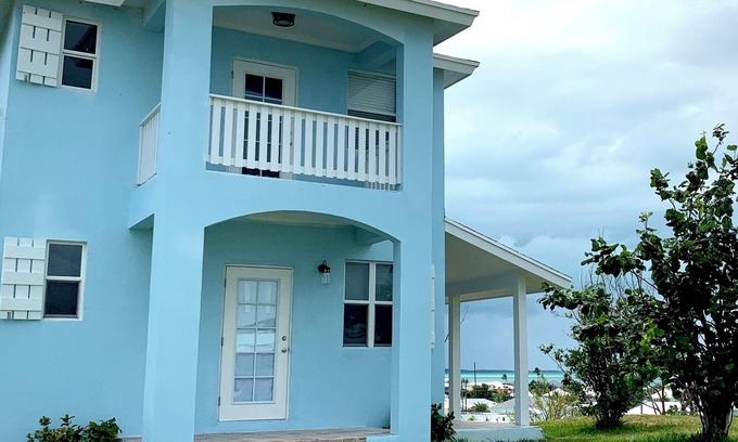 Lubbers Quarters Cay Casa | Charming 2-bedroom house with Hill-top views on Pelican Shores.