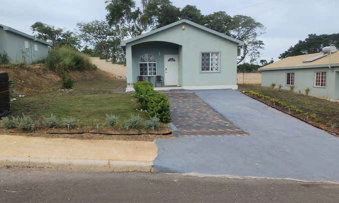 Discovery Bay Casa | Charming 2-bedroom house with WiFi, AC in tranquil Discovery Bay, St. Ann