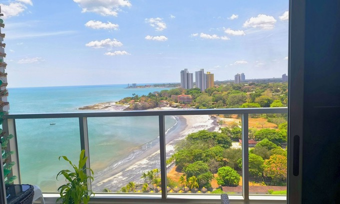 Nueva Gorgona Apartamento | Charming 2-bedroom apartment in marvelous Nueva Gorgona with high speed internet