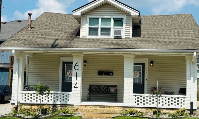 Bowling Green Apartamento | Charming 2-bedroom apartment with WiFi, AC in fantastic Downtown Bowling Green