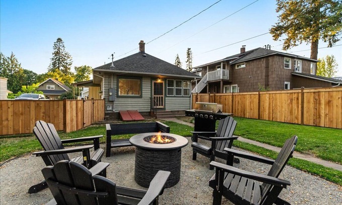 Garden District Casa | Charming 2-bedroom house with AC, WiFi in enchanting downtown Coeur d'Alene