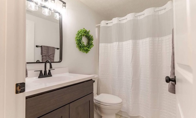 Elizabethtown Casa | Charming 2-bedroom house in Elizabethtown with WiFi and AC