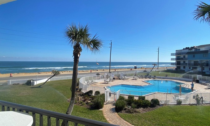 Flagler Beach Condominio | Charming 2-bedroom condo in delightful Flagler Beach with AC, WiFi