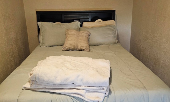 Idaho Springs Casa | Charming 2-bedroom house in awesome Idaho Springs with WiFi.