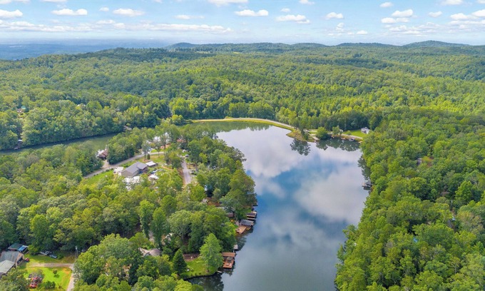 Mountain Rest Cabina | Charming 2-bedroom cabin in beautiful Mountain Rest on Lake Becky