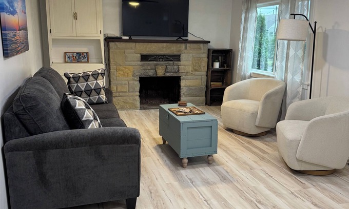 Norton Shores Casa | Charming 2-bedroom home near Mona Lake. Pet Friendly!