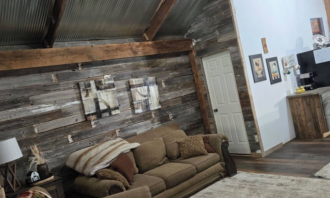 Michael Casa | Charming 2-bedroom barnloft on hobby farm in Pleasant Hill pittsfield area