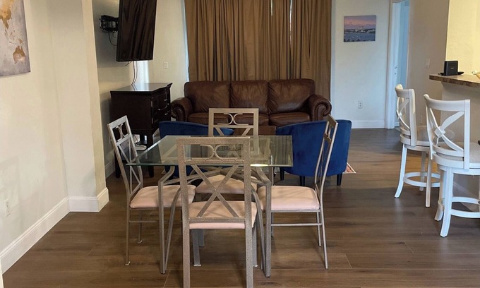 Riviera Beach Casa | Charming 2-bedroom townhome with AC and WiFi in Riviera Beach