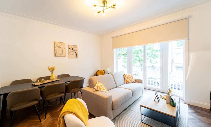 Statiekwartier Apartamento | Charming 2-Bedroom Apartment for 7 in Antwerp