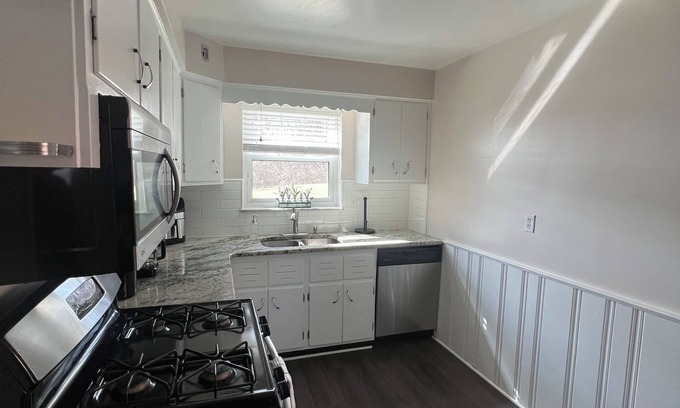 Roselawn Finance Apartamento | Charming 2-Bedroom Apartment in Cincinnati