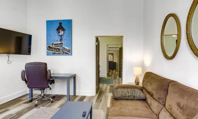 Saint Claude Apartamento | Charming 2-bedroom apartment in Historically Fabulous New Orleans Bywater