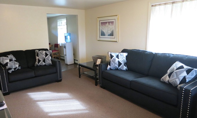 North Pole Apartamento | Charming 2-bedroom apt in fabulous North Pole with WiFi just outside City limits