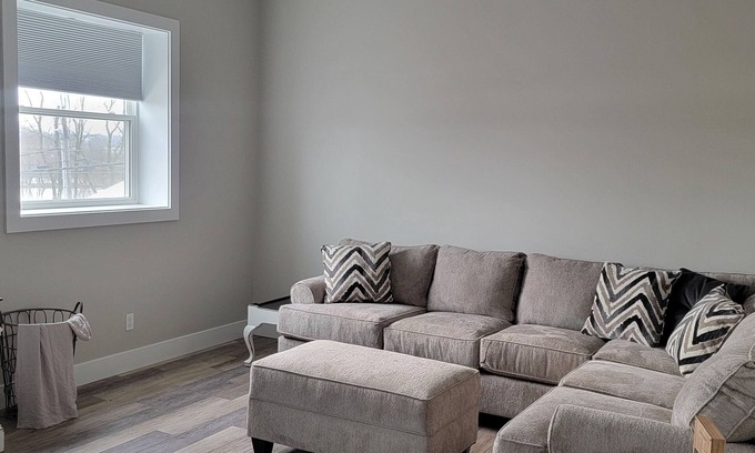 Oak Harbor Apartamento | Charming 2-bedroom apartment in downtown Oak Harbor!