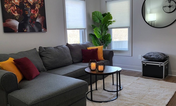 Hamilton District Apartamento | Charming 2-bedroom apartment with WiFi, AC in serene Allentown