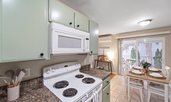 Tri-Cities Apartamento | Charming 2-bedroom apartment in Central Kennewick with WiFi, AC, Fully Furnished
