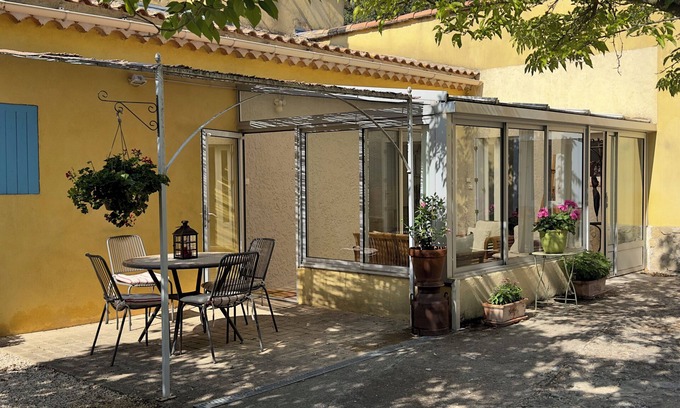 Velleron Apartamento | Charming 2-bedroom apartment with, pool, wifi, AC near L'isle sur la Sorgue