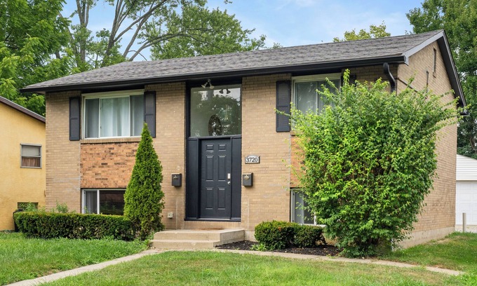 Columbus Apartamento | Charming 2-bedroom apartment with AC, WiFi near OSU and Hospitals