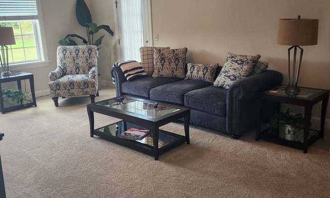 Dallas Apartamento | Charming 2-bedroom apartment with Fitness Room, Pool, Tennis, and AC in Dallas