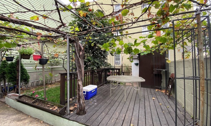 North Ironbound Apartamento | Charming 2-bedroom apartment with WiFi, AC in the Ironbound Section of Newark