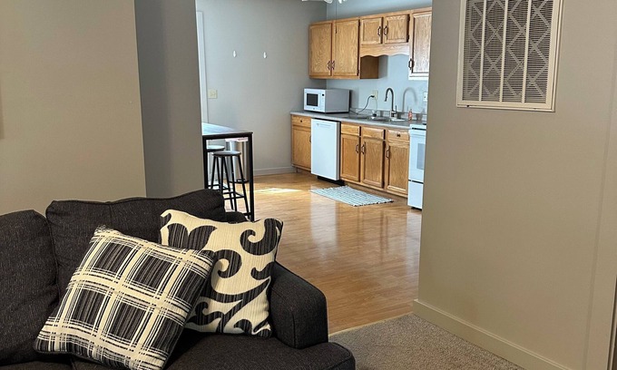 Wabash Apartamento | Charming 2-bedroom apartment with AC, fitness room/office in peaceful Wabash