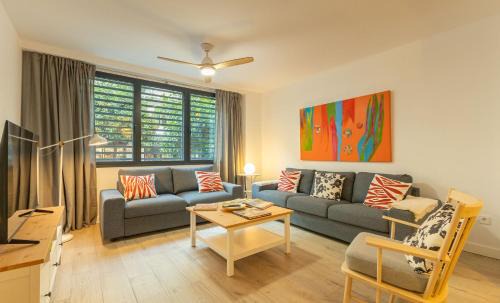 Los Remedios Apartamento | Charming 2 Bedroom Apartment with FREE PARKING close to Torre del Oro by Ocityzen