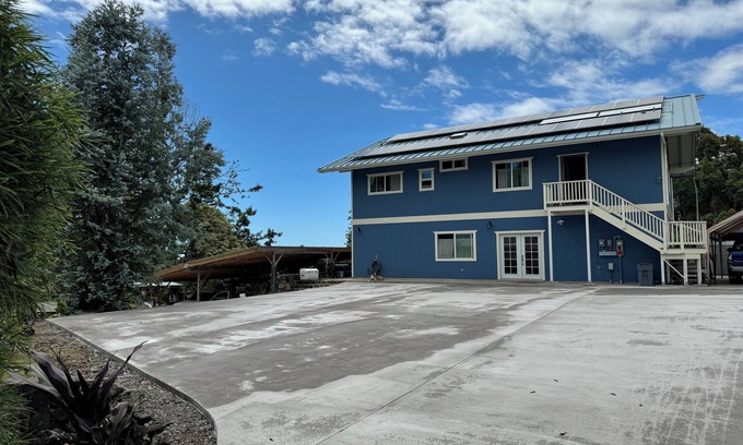 Kealakekua Casa | Charming 2 bedroom/bath & much more ground level in Kealakekua