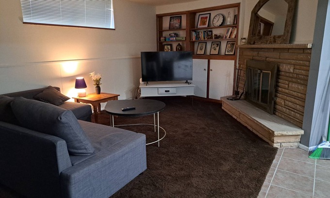 Millcreek Apartamento | Charming 2-bedroom basement apartment with fireplace, AC, WiFi in Millcreek