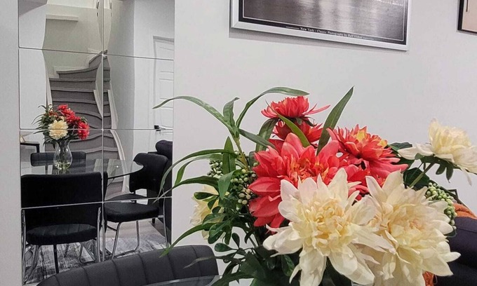 Northwest Edmonton Casa | Charming 2-bedroom basement in superb Edmonton with WiFi near WEM