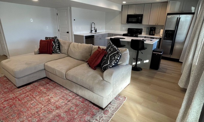 Saratoga Springs Apartamento | Charming 2-bedroom basement apartment with AC, WiFi in awesome Saratoga Springs