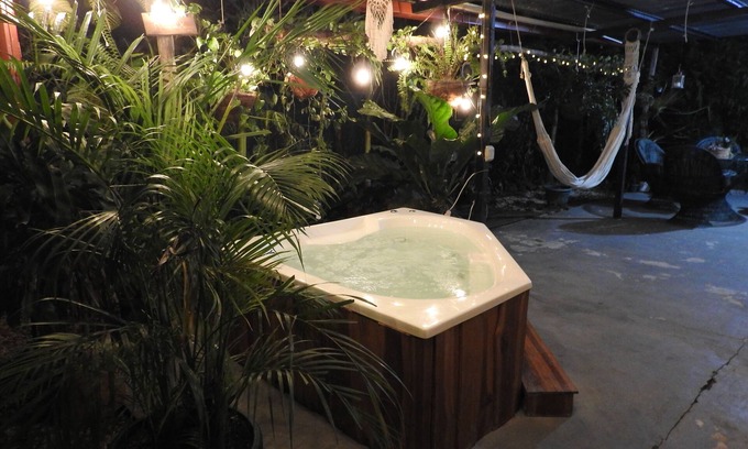 Cabo Blanco Casa | Charming 2-bedroom beach house in CR's only Blue Zone with AC, WiFi and Jacuzzi.