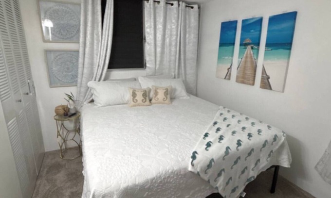 McCully - Moiliili Cama Y Desayuno | Charming 2-bedroom bed & breakfast in serene Honolulu with WiFi