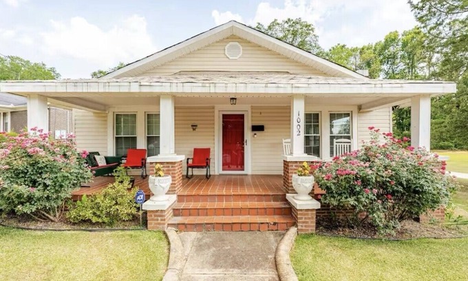 Talladega Casa | Charming 2-Bedroom Bungalow in Talladega w/ WiFi, Huge Outdoor Space & Fire pit