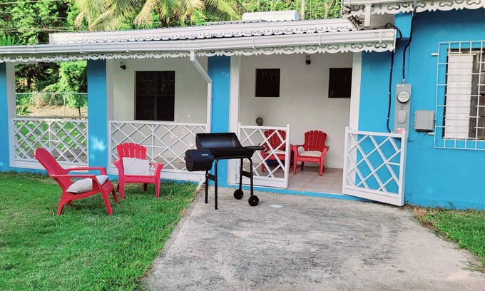 Sunset Crest Casa | Charming 2-bedroom bungalow in beautiful Holetown with WiFi, AC, & pool access!