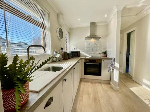 Trimley Casa | Charming 2 Bedroom Bungalow with open plan living