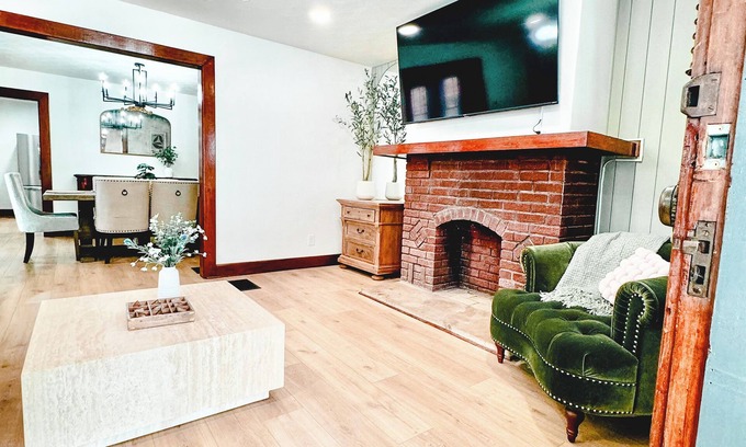 South Park Casa | Charming 2-bedroom bungalow in South Park Historic District, Dayton