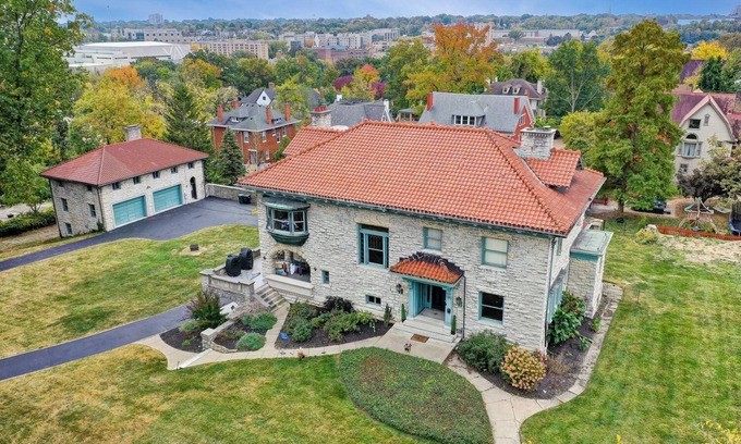 Roselawn Finance Apartamento | Charming 2-bedroom carriage house apartment on 2 acre estate