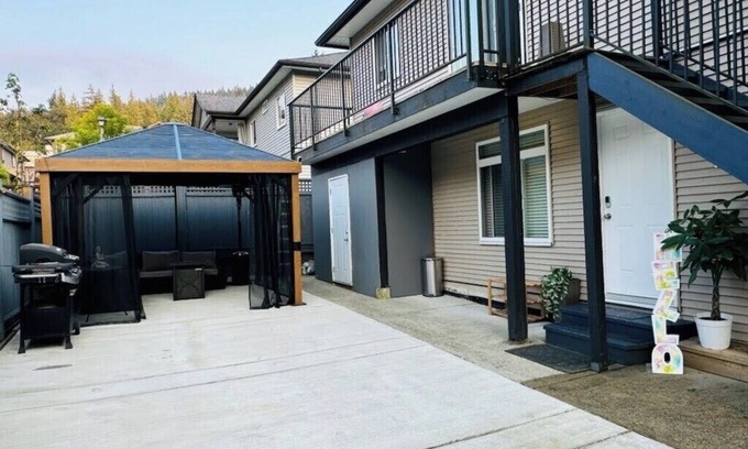 Maple Ridge Casa | Charming 2-bedroom Basement