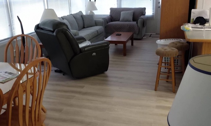 South Casco Cabina | Charming 2-bedroom cabin in tranquil Casco with AC, WiFi