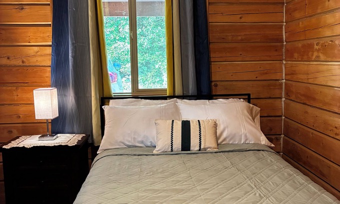 Hoonah Cabina | Charming 2-bedroom cabin with AC, WiFi in tranquil Hoonah