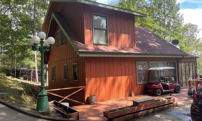 Unaka Cabina | Charming 2-bedroom cabin with WiFi in the the Smokey Mountains