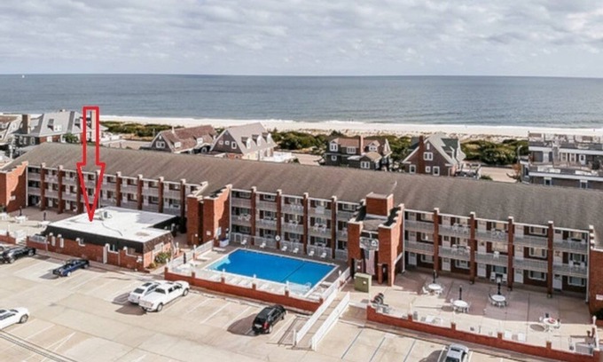 Admiral Estates Condominio | Charming 2-bedroom Cape Roc Condo with pool and only half block to the beach.