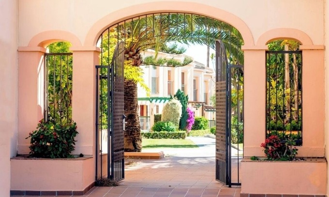 Mijas Chalet De Esquí | Charming 2-bedroom chalet with AC, WiFi in wonderful Málaga