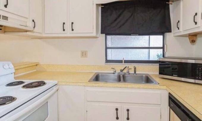 Tropic Condominio | Charming 2-bedroom condo with WiFi, AC in fantastic Melbourne close to beach